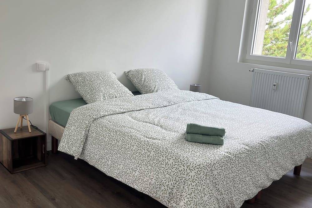 Appartement entier, Appartement calme et ensoleillé refait à neuf, à 7 km du Mont Saint-Michel. in Pontorson, Région d'Avranches