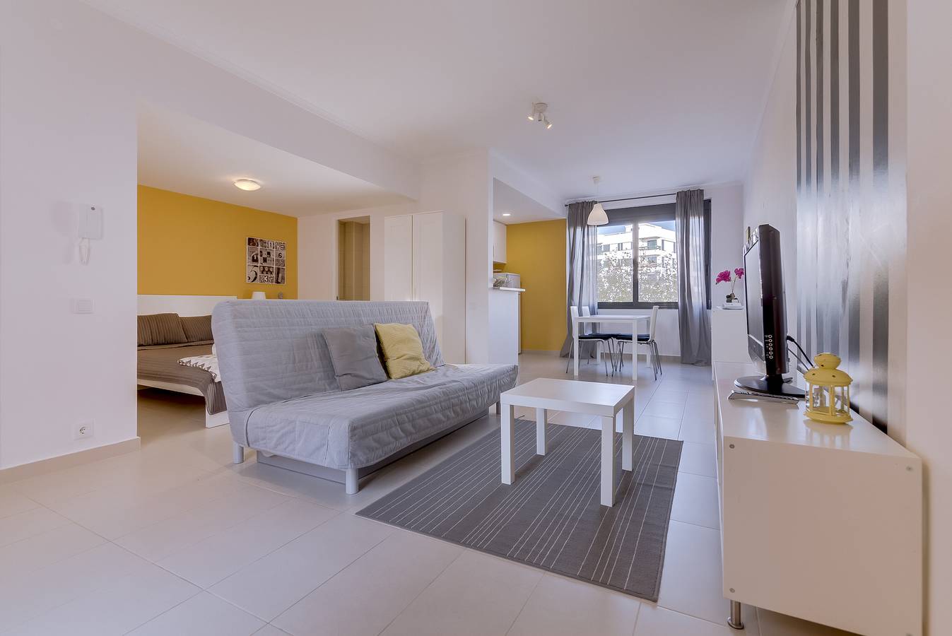 Entire studio, Yellow Studio Apartment in Vilamoura, Quarteira