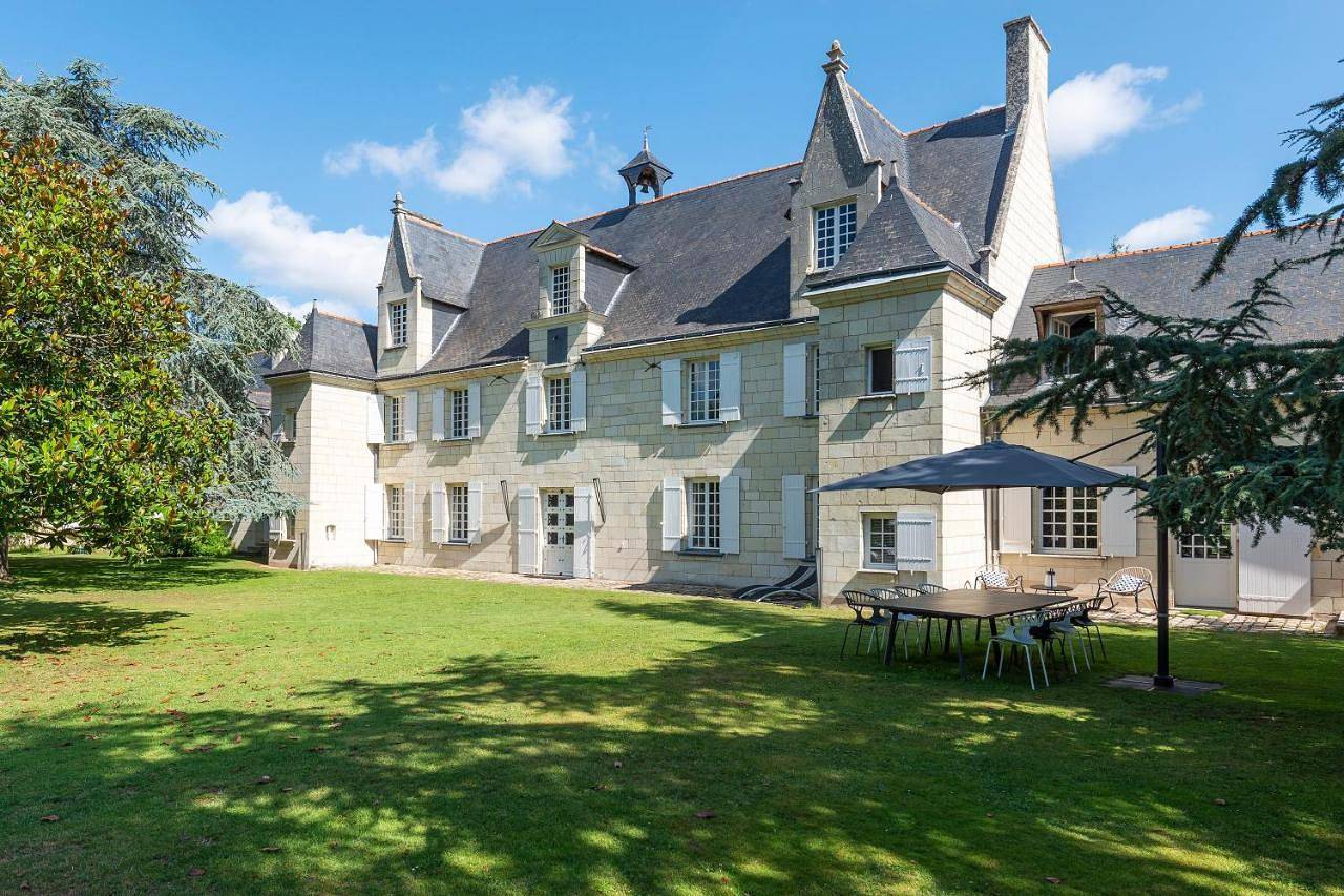 Five-Bedroom House in Vivy, Vallée de la Loire