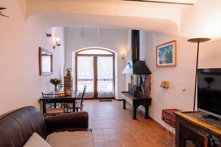 Pistachier Vacation Rental – Triplex for 6 people with a fireplace, in the heart of the Provençal vineyards in Ollières, Región Brignoles