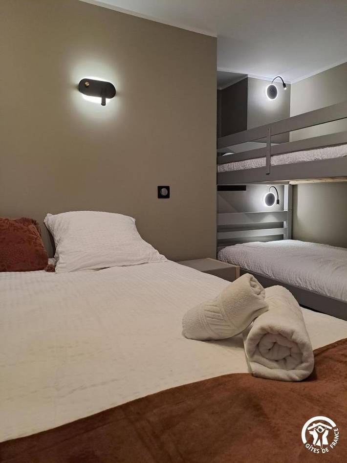 Gîte pour 14 personnes, avec sauna et jardin ainsi que terrasse et jacuzzi, animaux acceptés à Le Bez - 4