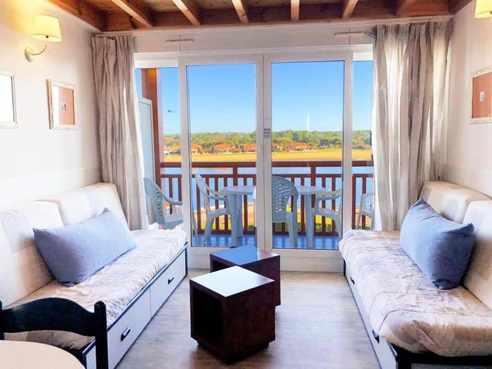 Hôtel pour 6 personnes, avec piscine et balcon, animaux acceptés