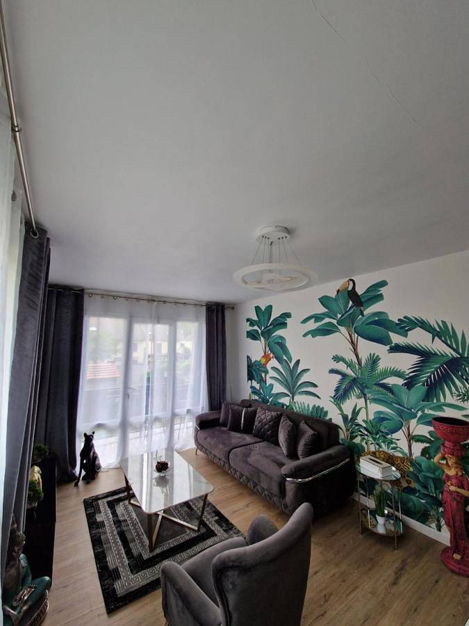 Location de vacances pour 22 personnes, avec vue et jardin à Chelles