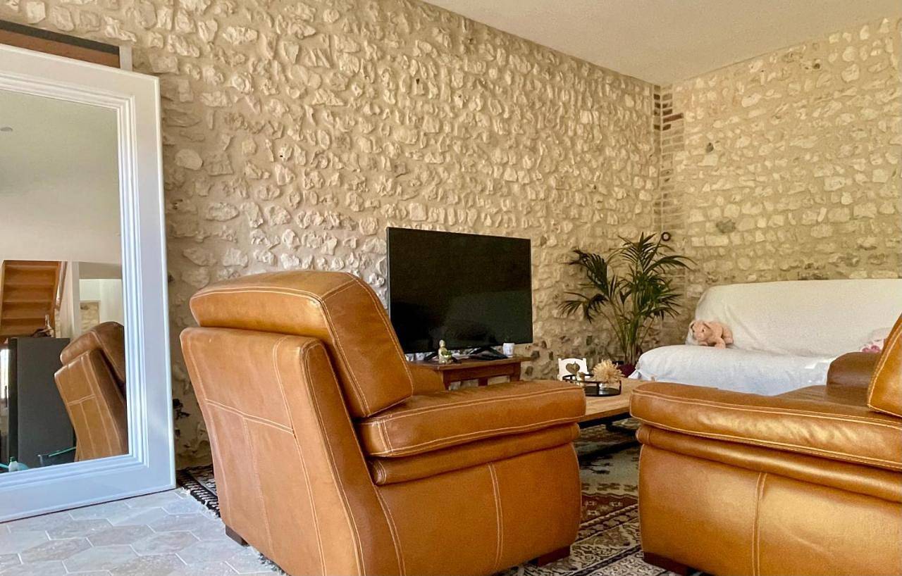 Three-Bedroom House in Muids, Région de Les Andelys