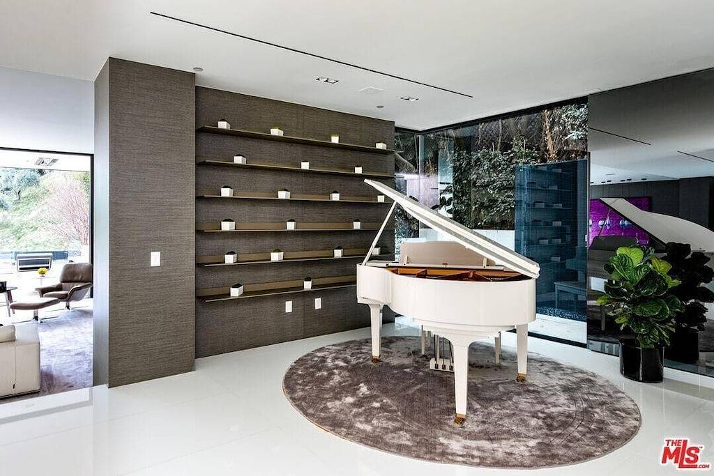 Lago Vista Modern - Lush Private Beverly Hills with First-Class Amenities in Los Angeles, Los Angeles County