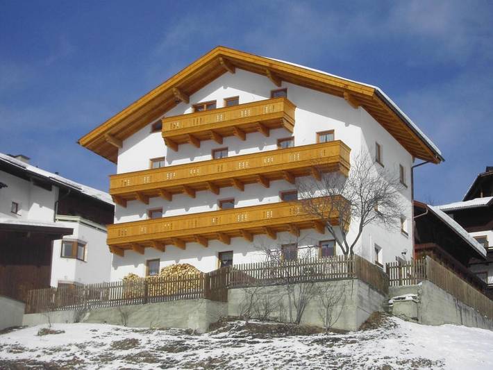 Ferienwohnung für 5 Personen, mit Balkon und Garten sowie Ausblick in Serfaus