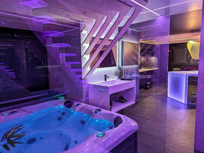 Appartement de vacances pour 4 personnes, avec Jacuzzi et Piscine ainsi que Sauna et Vue