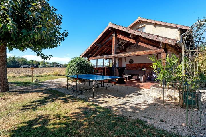 Holiday Home “Domaine Logis Gascogne, Gîte 2”: Garden View, Pool, Wi-Fi in Saint-Justin (Gers), Gers