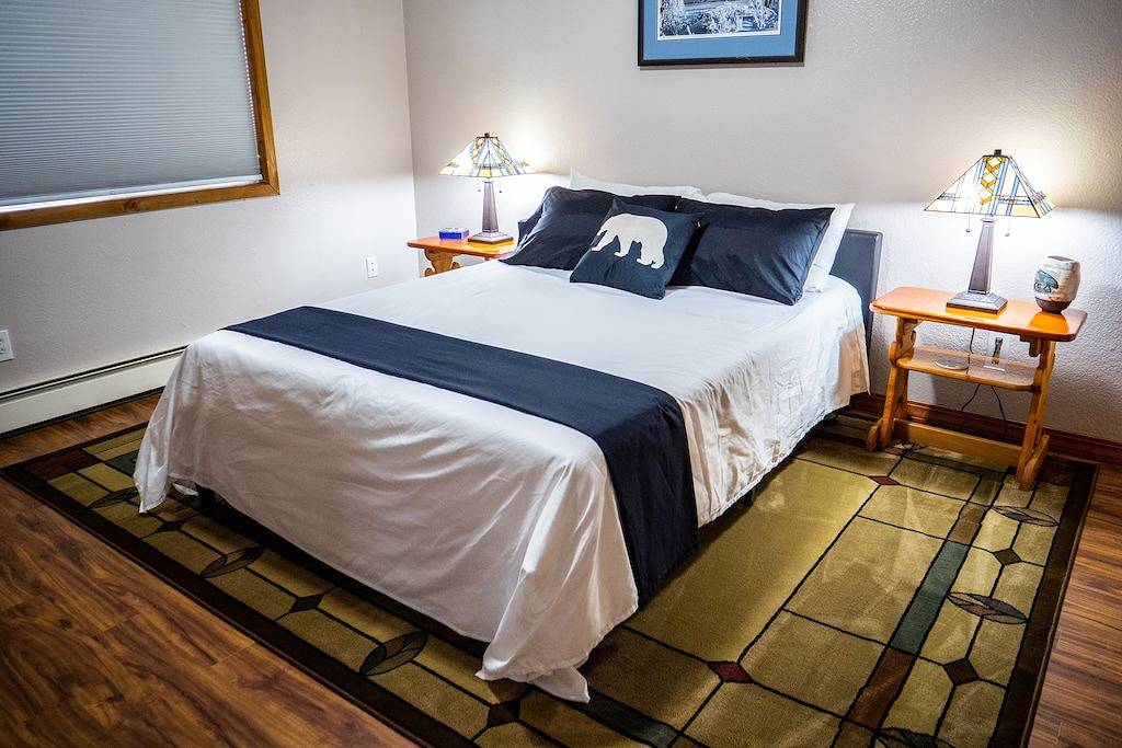 Central Location, Private Yard, Modern and Comfy Furnishings, Family Friendly in Anchorage, Alaska