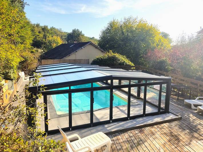 Chambre d’hôte pour 5 personnes, avec piscine et jacuzzi ainsi que terrasse et jardin