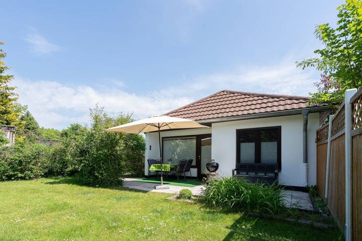Bungalow für 4 Personen, mit Terrasse und Garten in Lensterstrand