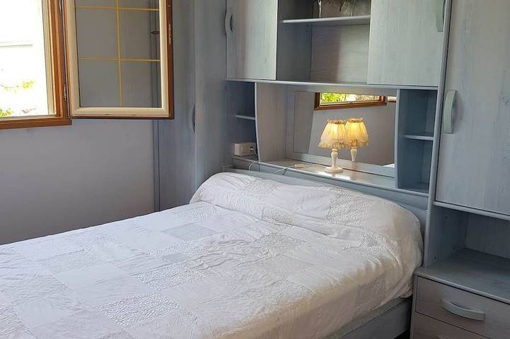 Location de vacances pour 10 personnes, avec terrasse ainsi que piscine et jardin à Saint-Geyrac - 2