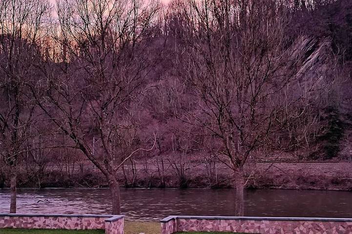 Location de vacances pour 10 personnes, avec balcon ainsi que jardin et jacuzzi à Comblain-au-Pont - 4