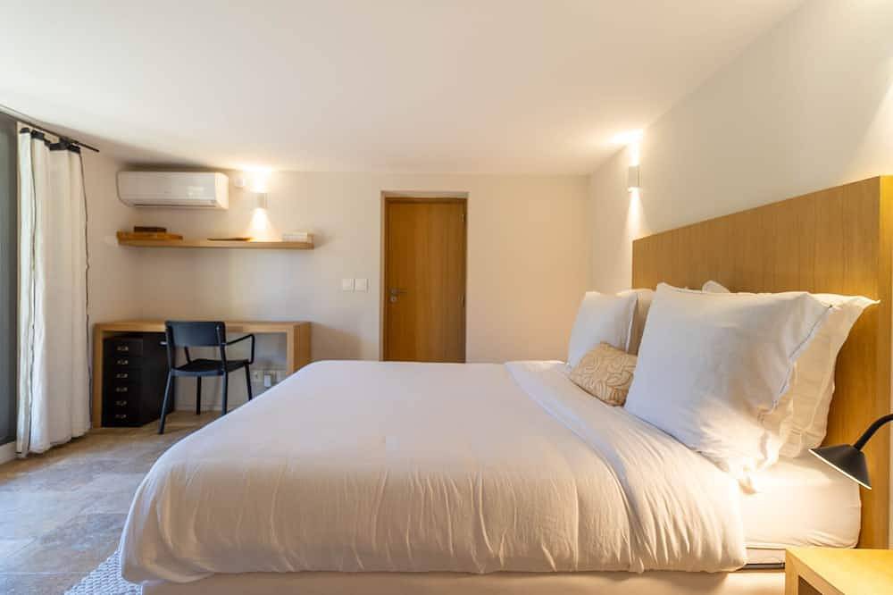 Ganze Wohnung, Mougins Collection - Suite with whirlpool and overflow bath in Mougins Village in Mougins, Mittelmeerküste (Frankreich)