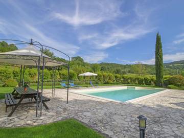 Vacation Rental for 8 Guests in Baschi, Terni Province, Picture 2