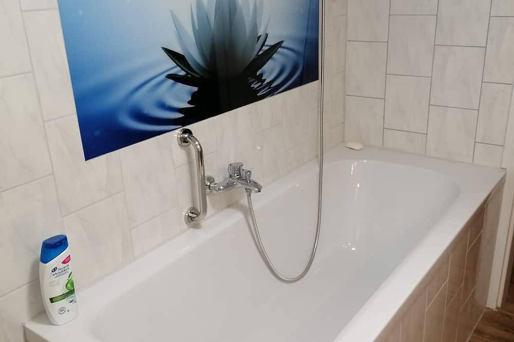 Ganze Wohnung, Erst 2022 neu renovierte Souterrainferienwohnung, nur 3 km neben Rothenburg in Gebsattel, Taubertal