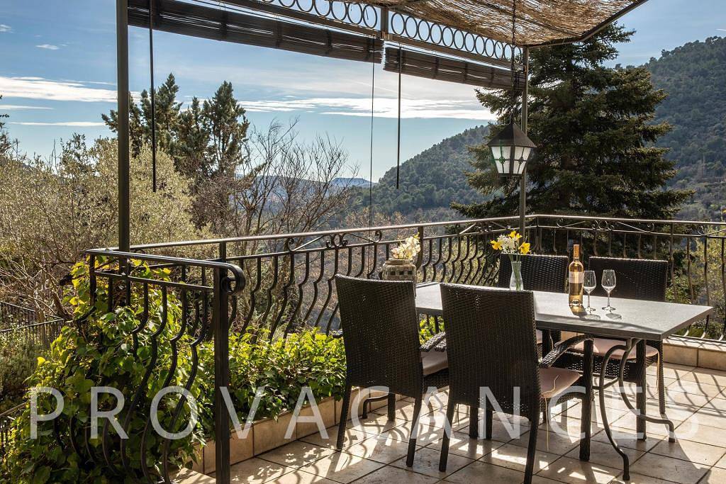 Holiday home with large grounds, swimming pool and walking distance to Bargemon in Bargemon, Draguignan region