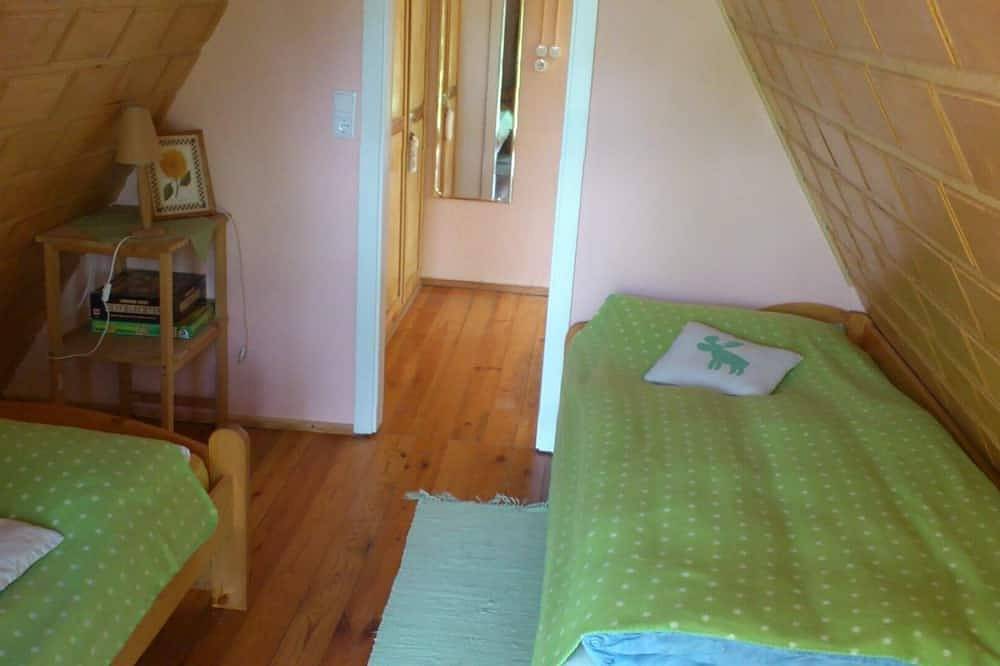 Holiday house in a quiet location by the edge of the forest, with a terrace and a large site in Zerbst/Anhalt, Anhalt - Bitterfeld region