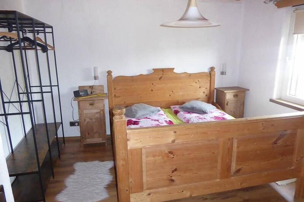 Ganze Wohnung, Ferienwohnung mit Blick auf den Spielplatz in Berching, Ostbayern