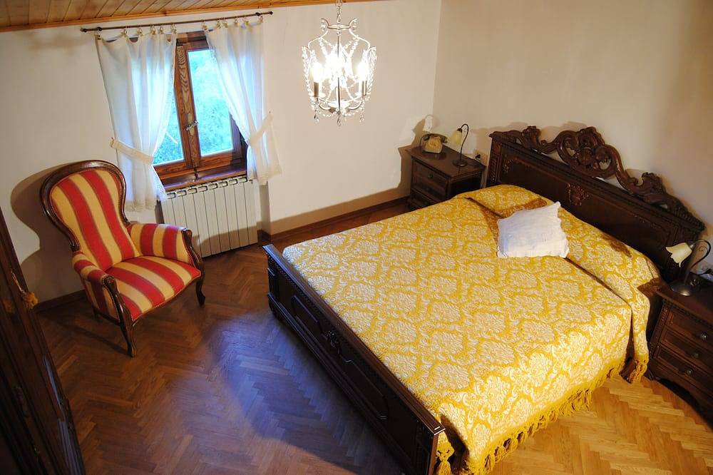 Tuscan-style farmhouse in the forest, with private whirlpool and swimming-pool in Castel San Niccolò, Casentino