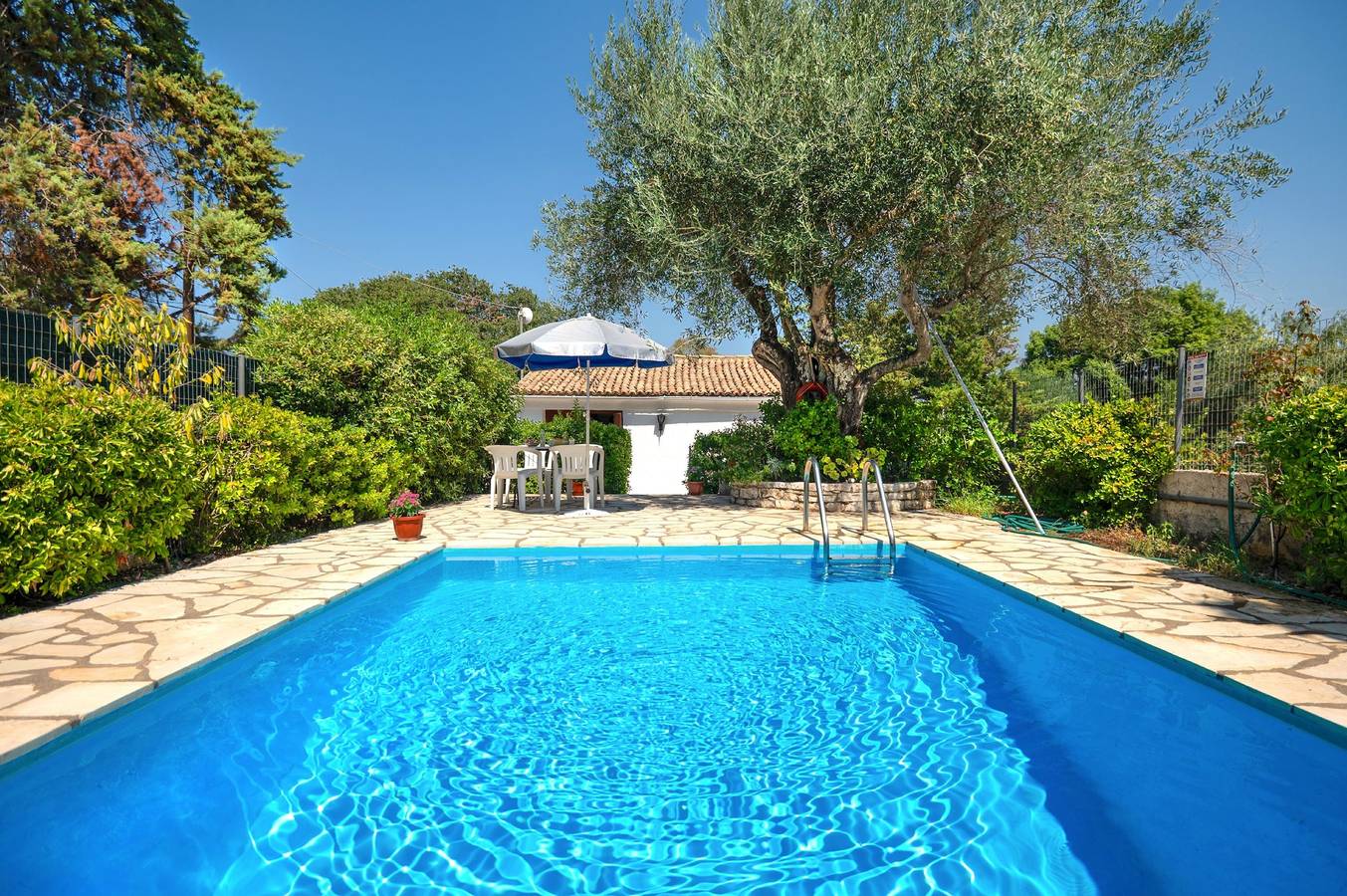 Fishermans Cottage: Private pool, a/c, near beach in Korfu