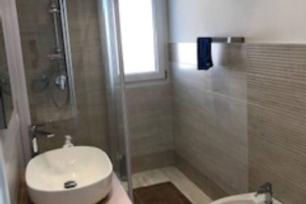 Ganze Wohnung, Villa Tramonto : Wohnung im Erdgeschoss mit direktem Meerblick in La Ciaccia, Valledoria