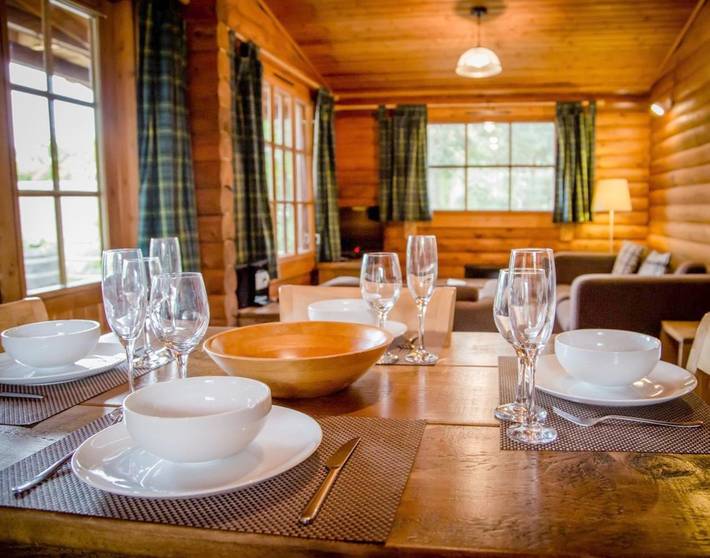 Gîte pour 4 personnes, avec terrasse ainsi que vue et jardin à Aviemore - 2