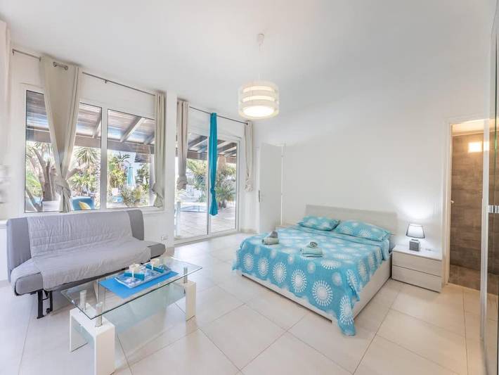 Location de vacances pour 9 personnes, avec Balcon/Terrasse ainsi que Terrasse et Piscine à Gallipoli - 2