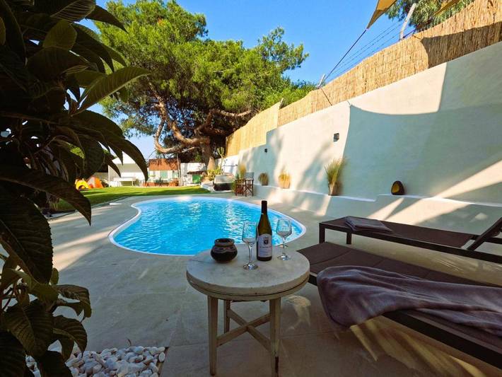 Vacation rental for 4 people, with Balcony and Terrace as well as Yard and Pool in Corinth