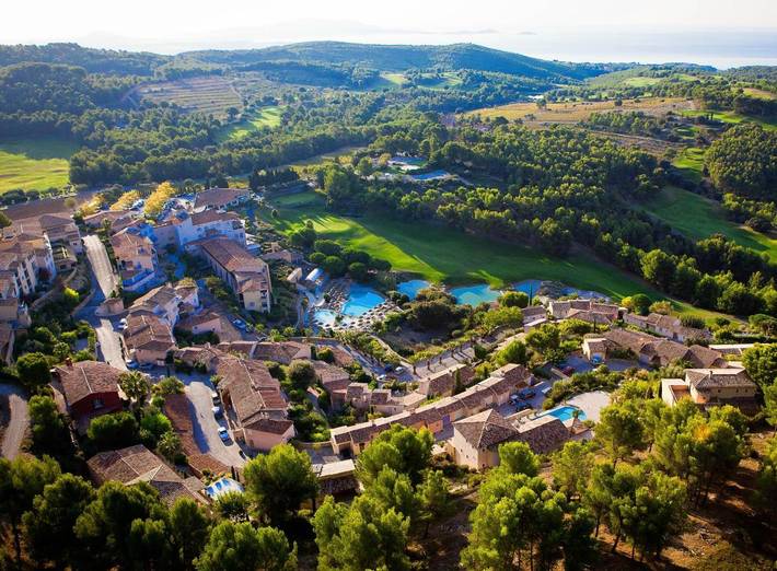 Hôtel pour 2 personnes, avec jardin et piscine ainsi que vue et sauna, animaux acceptés dans Golf De Fregate