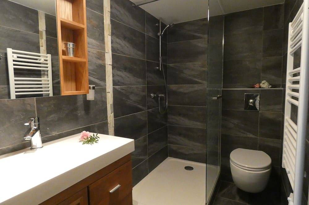 Chalet Tournette lac stations, private jacuzzi mountain view domaine du Fraizier in Thônes, Annecy region