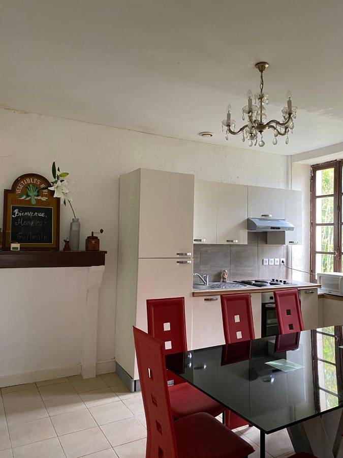 Location de vacances pour 8 personnes, avec Terrasse et Jardin dans Blet