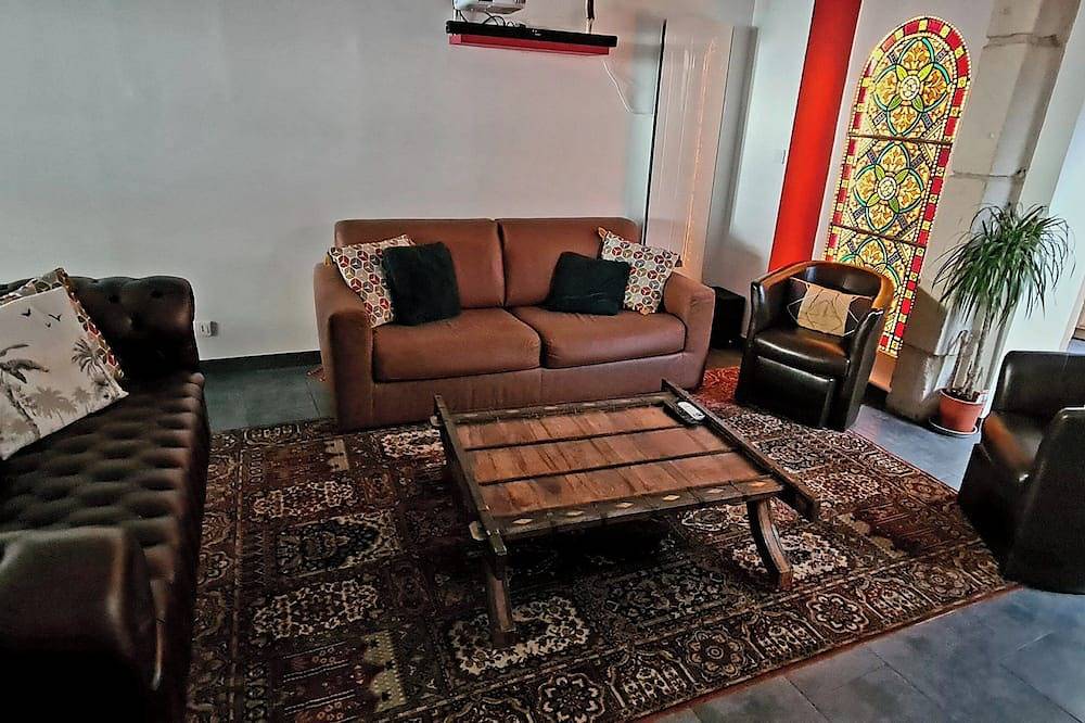 Entire apartment, Premium industrial-style apartment in the heart of Dole in Dole, Jura