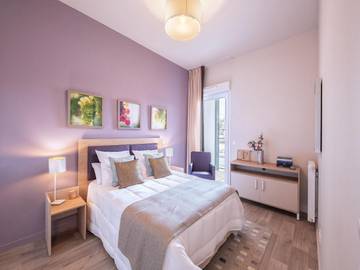 Cottage pour 2 personnes, avec vue ainsi que jardin et balcon à Cenon