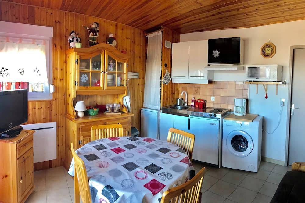 Apartamento entero, Eyne 66800: Apartment rental for 4 people at the base of the slopes and hiking trails in Eyne, Parque Natural Regional de los Pirineos Catalanes