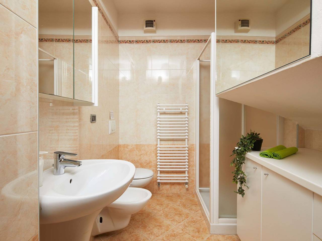 Geheel appartement, Luxus-Apartment mit Balkonen in Riva del Garda, Garda Bergen