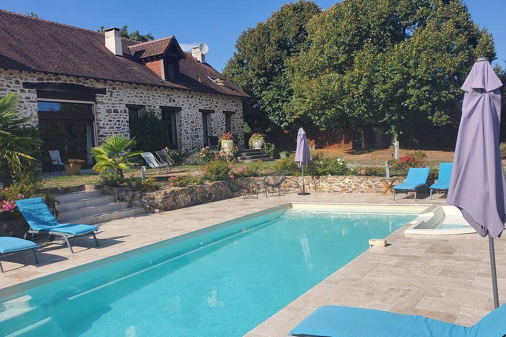 Belle Longère En Pierres  Avec Piscine Privative Chauffee in Meuzac, Région de Limoges