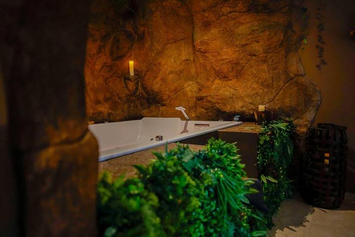 Gîte pour 2 personnes, avec terrasse ainsi que jardin et vue dans Plage du Débarquement (La Croix-Valmer) - 2