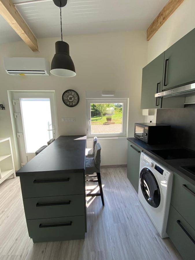 Gîte pour 4 personnes, avec jardin ainsi que terrasse et vue à Puttelange-aux-Lacs - 2