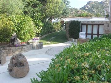 Cottage pour 2 personnes, avec balcon et jardin à Arzachena