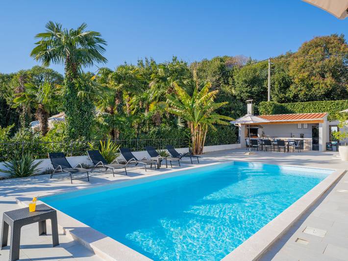 Ferienwohnung für 2 Personen, mit Terrasse und Garten in Lovran