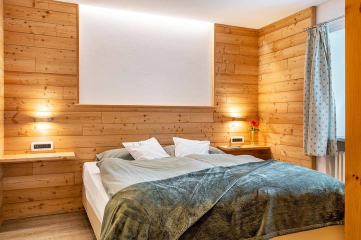 Entire apartment, Apartment 'Ciasa Majonade Pozza Di Fassa Tipo1' with Mountain View, Private Terrace and Wi-Fi in Pozza di Fassa, San Giovanni di Fassa