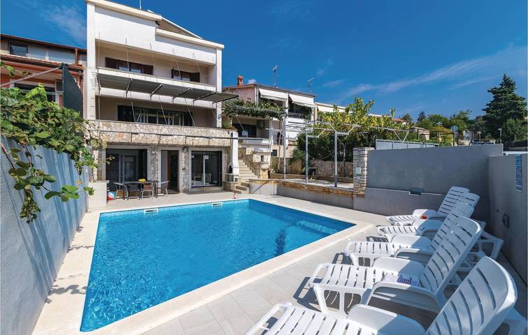 Ferienhaus für 18 Personen, mit Sauna und Terrasse in Pula