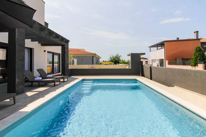 Villa für 8 Personen, mit Garten und Pool sowie Balkon in Pula - 3