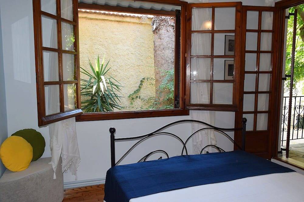 \"Casa dentro del jardín\" in Volos, Magnisia