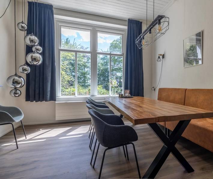 Stilvolles 10-Personen-Landhaus mit Whirlpool, Fasssauna und großem Garten bei Sneek in Ijsselmeer