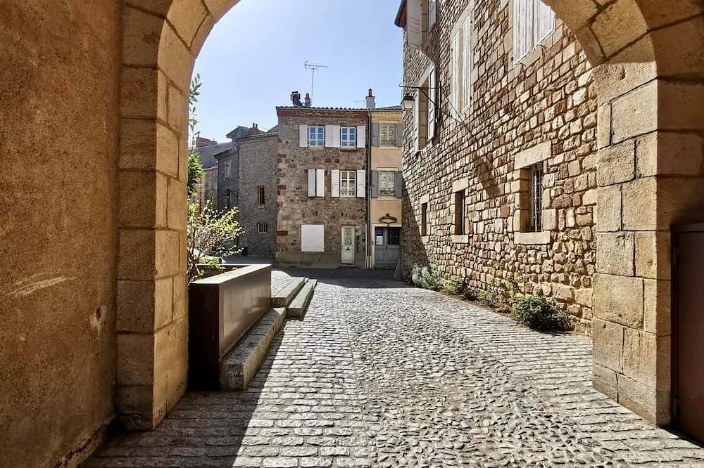 6 Bedroom Private vacation home in Brioude in Brioude, Macizo Central