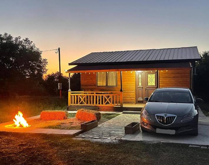 Gîte pour 4 personnes, avec Balcon et Terrasse ainsi que Jardin et Bassin pour enfant