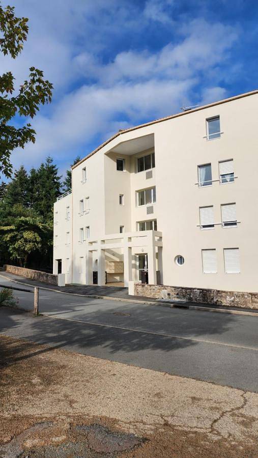 Appartement entier, One-Bedroom Apartment in Pouzauges, Fontenay-le-Comte