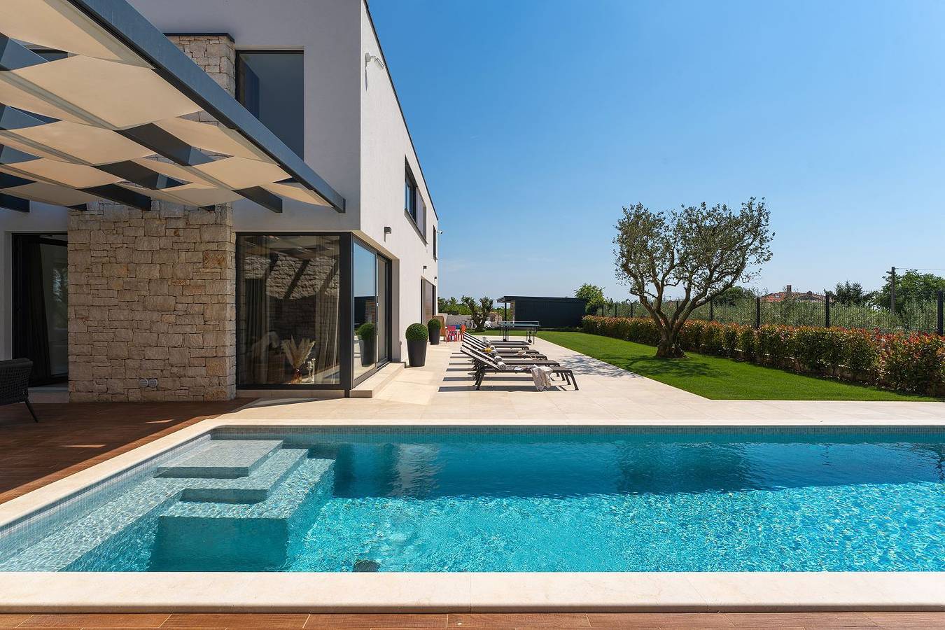 Absolute Traumvilla mit Pool, Sauna, Whirlpool, 6 Bikes, Tischtennis, Outdoor-Kueche, Grillkamin in Anzici, Zentralistrien